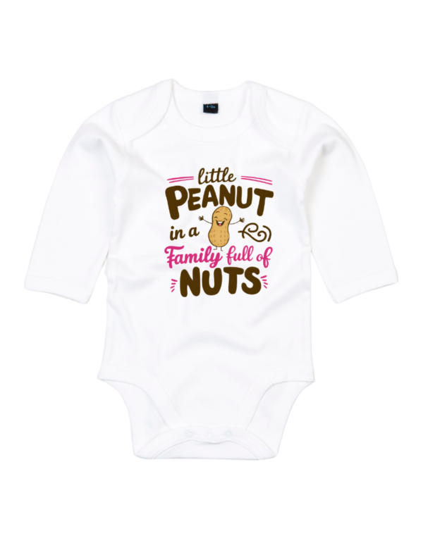 Little Peanut in a family full of nuts - Bild 4