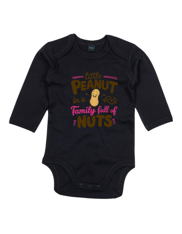 Little Peanut in a family full of nuts - Bild 3